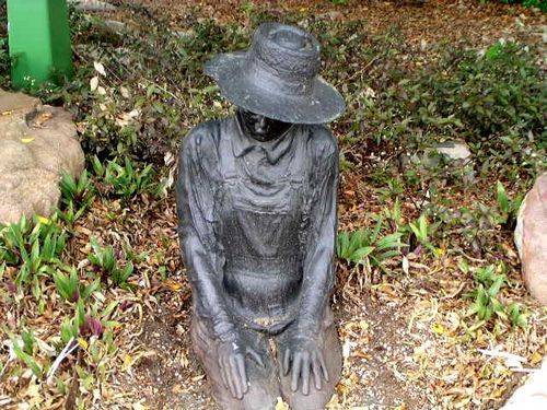 Kallangur Memorial Gate Kneeling Figure Kallangur Memorial Gate Kneeling Figure