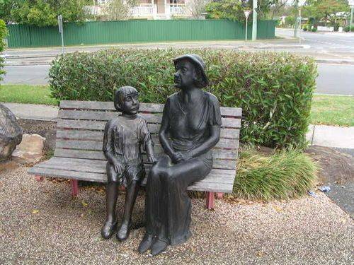 Kallangur Memorial Gate Mother + child