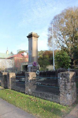 Kangaroo Valley War Memorial : 14-July-2011