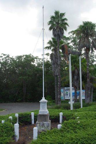 Kew War Memorial : June 2014 Kew War Memorial : June 2014
