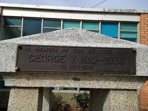 King George V Memorial Inscription : October 2013