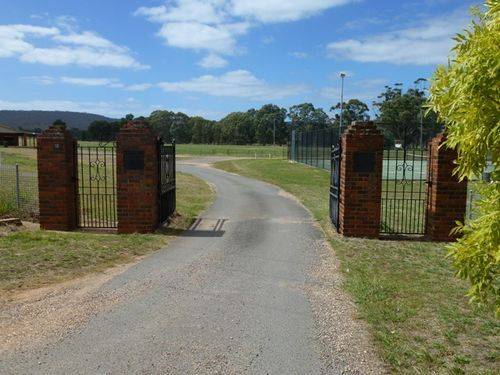 Landsborough & District R.S.L. Memorial Park Gates : 10-March-2012 Landsborough & District R.S.L. Memorial Park Gates : 10-March-2012