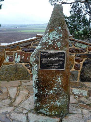 Lindenow War Memorial : 18-August-2011 Lindenow War Memorial : 18-August-2011