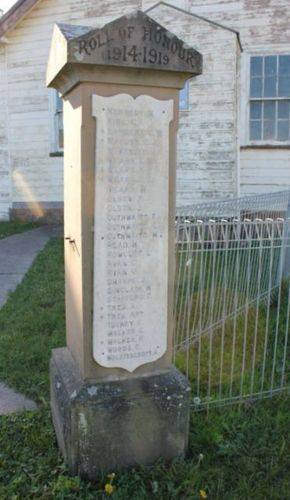 Lochinvar War Memorial : 02-August-2011