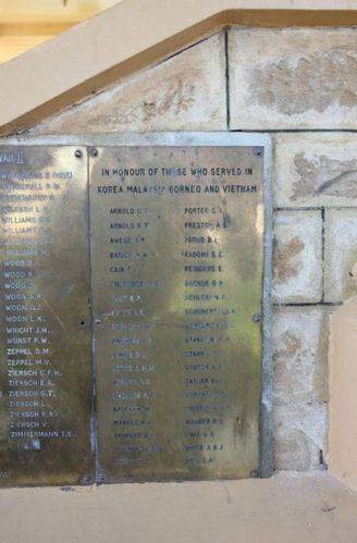 Loxton Soldiers Memorial : 16-July-2011 Loxton Soldiers Memorial : 16-July-2011