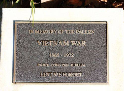 Loxton War Memorial : 16-July-2011