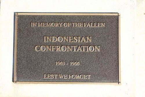 Loxton War Memorial : 16-July-2011