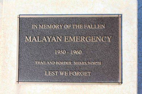 Loxton War Memorial : 16-July-2011 Loxton War Memorial : 16-July-2011