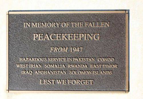 Loxton War Memorial : 16-July-2011 Loxton War Memorial : 16-July-2011