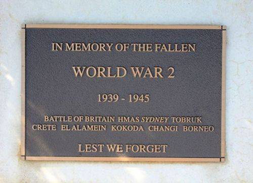 Loxton War Memorial : 16-July-2011 Loxton War Memorial : 16-July-2011