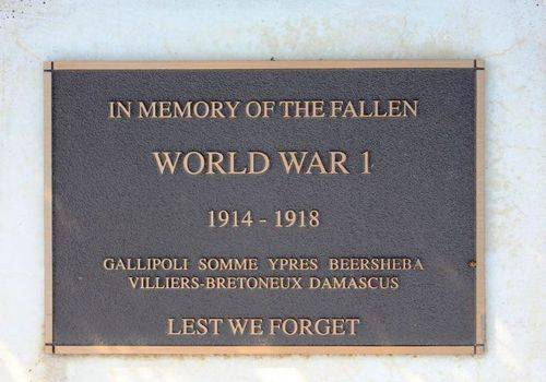 Loxton War Memorial : 16-July-2011 Loxton War Memorial : 16-July-2011