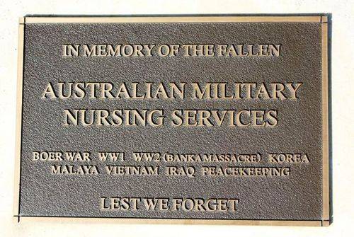 Loxton War Memorial : 16-July-2011 Loxton War Memorial : 16-July-2011