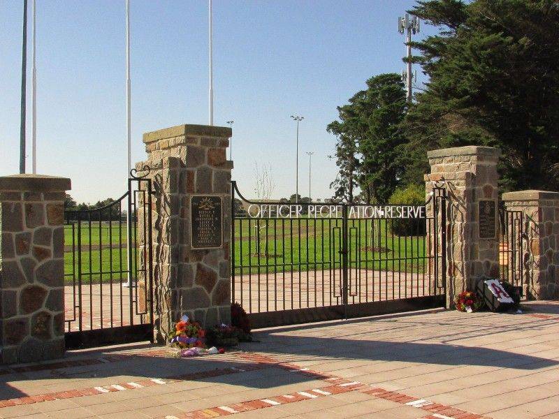 Memorial Gates 2 : 30-April-2015