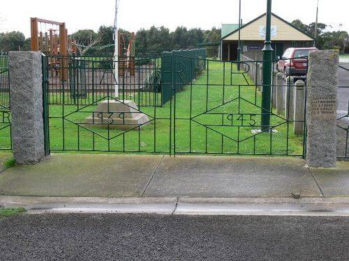 Memorial Gates : 25-August-2011