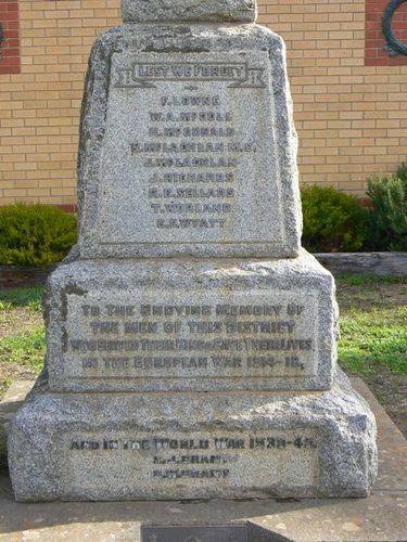Meredith War Memorial in Wallace Street