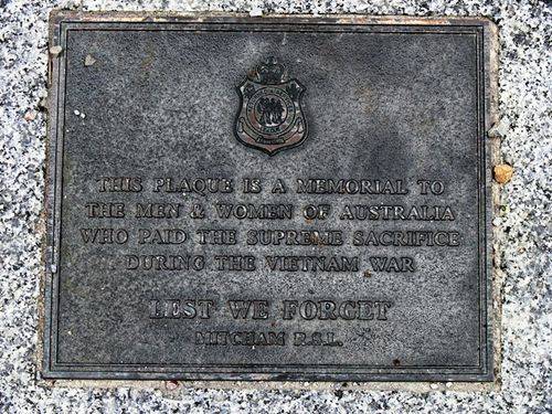 Mitcham War Memorial : 26-November-2011 Mitcham War Memorial : 26-November-2011