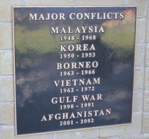 Moama Cenotaph : 09-August-2011 Moama Cenotaph : 09-August-2011