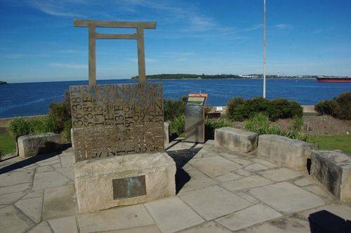 Molineux Point Monument : March 2014