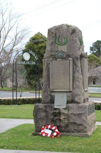 Moss Vale War Memorial : 17-July-2011