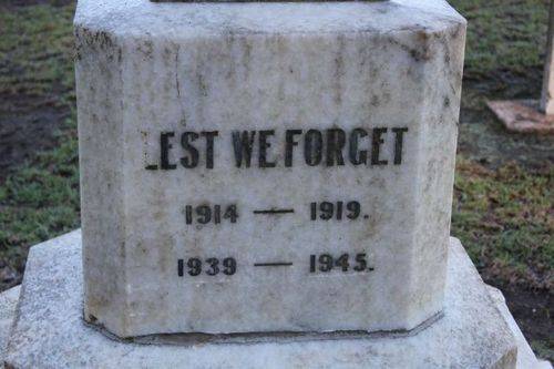 Murray Bridge War Graves & Cross of Sacrifice : 06-May-2012