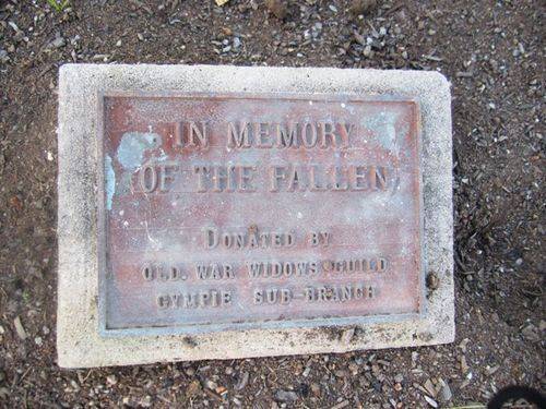 Normanby Hill Remembrance Park Plaque 1 : 07-08-2013