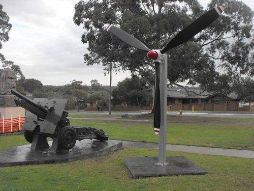 Oatley War Memorial  / May 2013