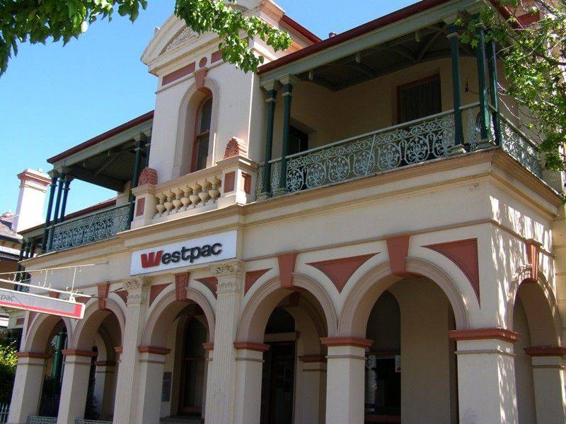 Westpac Bank Yass : 16-October-2014