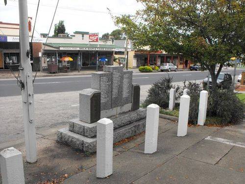 Pambula District Soldiers Memorial : 20-March-2011