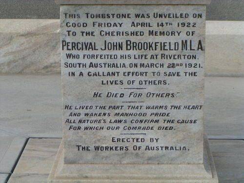 Front inscription of monument
