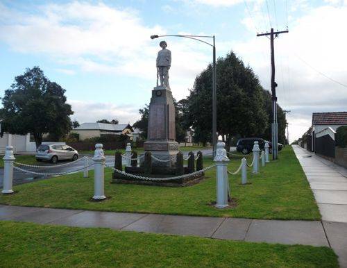 Port Fairy War Memorial : 11-June-2011