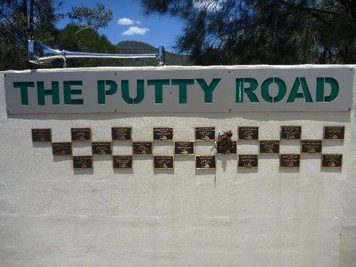 Putty Road Truckdrivers Memorial Wall : 15-December-2012