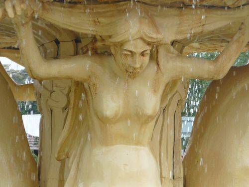 Queen Victoria Memorial Fountain : 21-December-2010