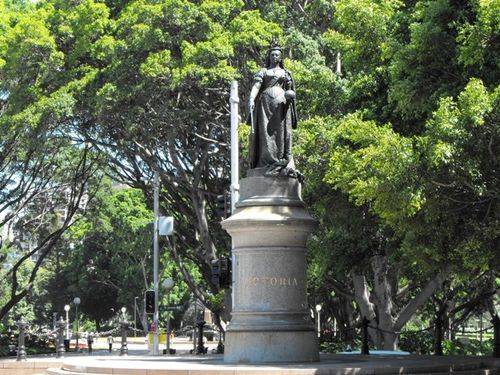 Queen Victoria Statue 2