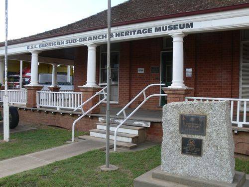 Returned Services League Memorial  : 16-May-2013