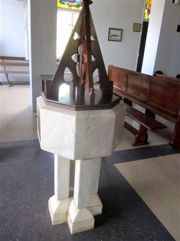 Chalmers & Tompkins Memorial Font 2 : 22-07-2013