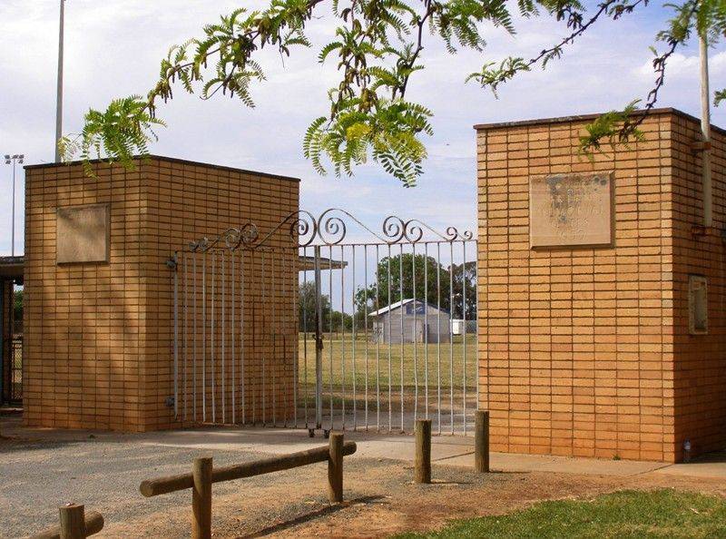 Breen Memorial Gates : 18-October-2014