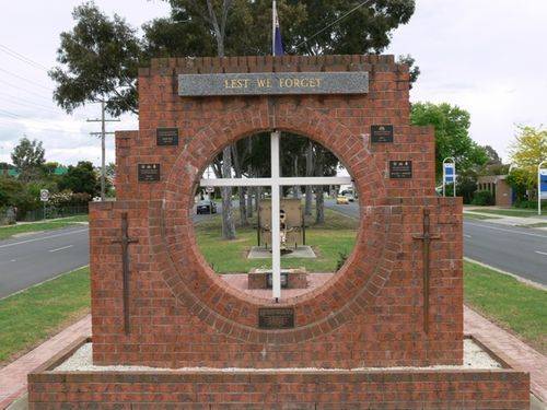 Seymour War Memorial : 21-October-2011 Seymour War Memorial : 21-October-2011