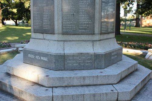 Singleton War Memorial : 11-August-2011