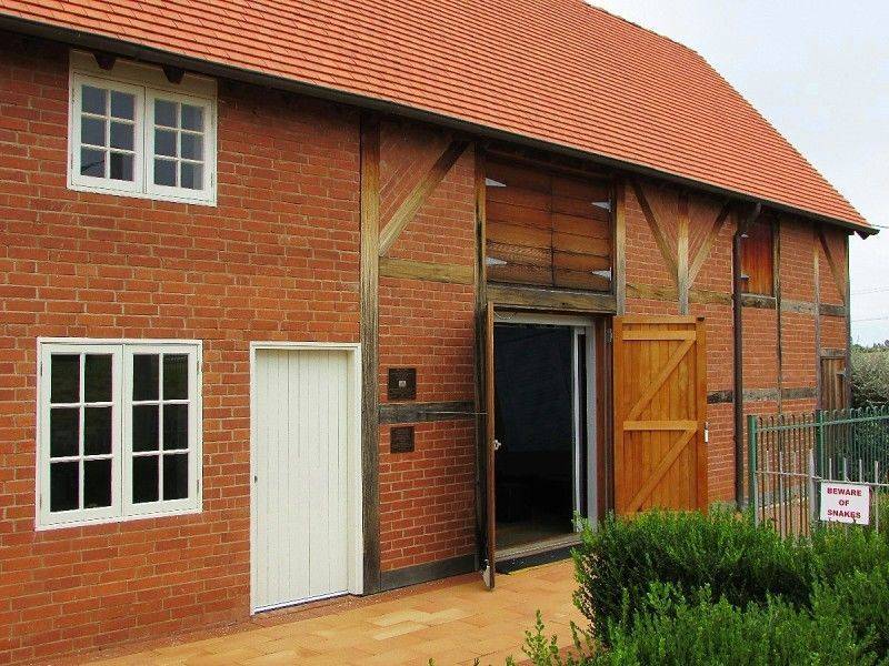 Plaque+Moat Cottage : 10-January-2016