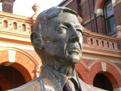 Sir MacFarlane Burnett Sir MacFarlane Burnett