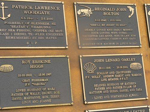 Memorial Plaque 2 : 16-10-2007