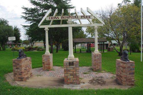 Stanley Memorial Entrance : July 2014