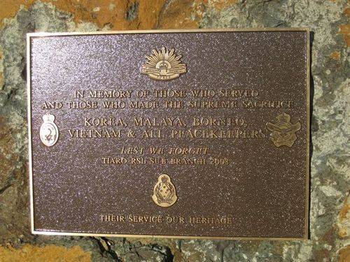 Tiaro Post WW2 Memorial Plaque : 20-08-2009 Tiaro Post WW2 Memorial Plaque : 20-08-2009