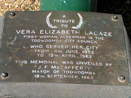 Vera Lacaze Plaque Vera Lacaze Plaque