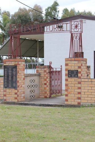 War Memorial Gates : 12-September-2012
