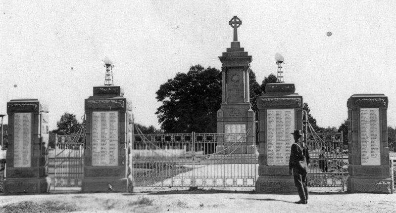 1928 : (State Library of Queensland) 1928 : (State Library of Queensland)