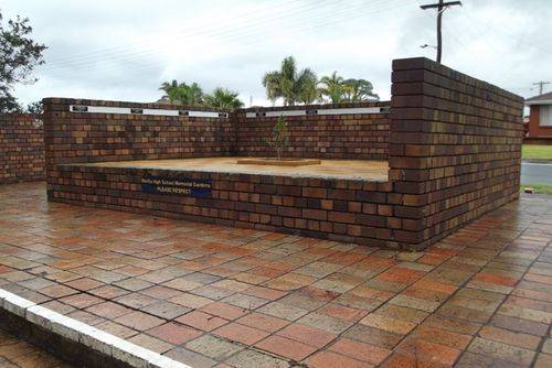 Warilla High School Memorial Gardens : 19-02-2014