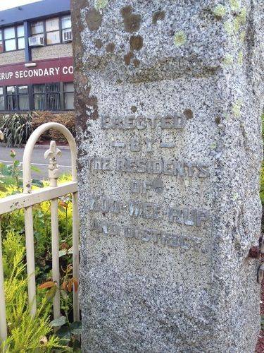 Left Inscription : April 2014