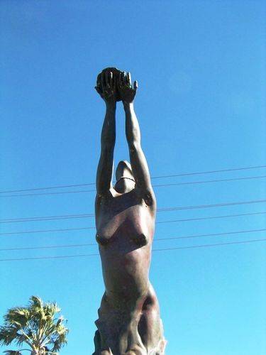 Women of Pearling Front View