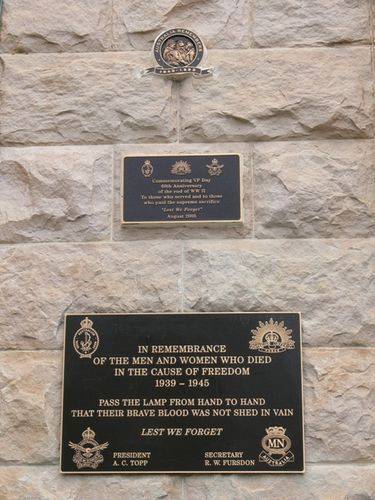 Essendon War Memorial : 20-January-2012 Essendon War Memorial : 20-January-2012